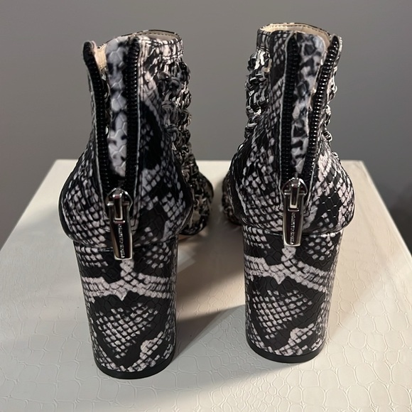 Vince Camuto Arindal Cut Out Peeptoe Bootie New Without Tag Women’s size 6&1/2 M - Picture 4 of 14